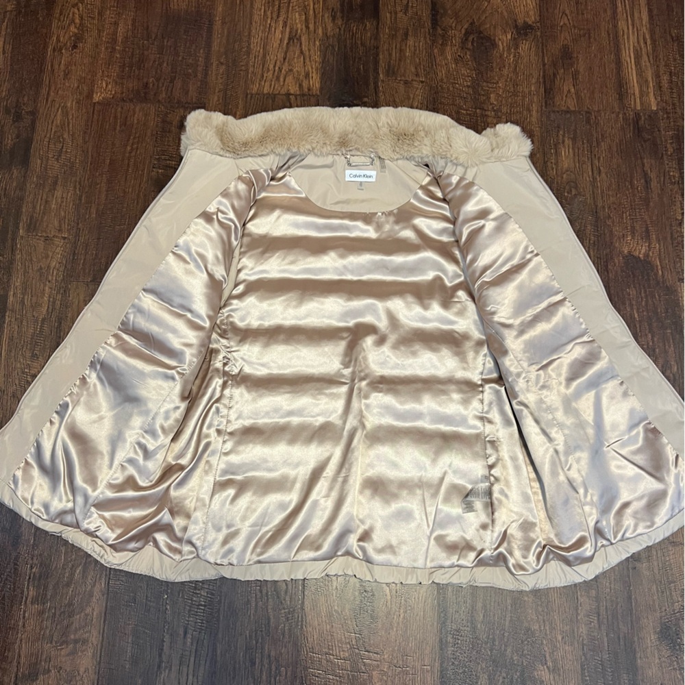 NWT Calvin Klein Tan Quilted Vest with Faux Fur Collar Size Women’s XL Color Tan - Picture 6 of 12